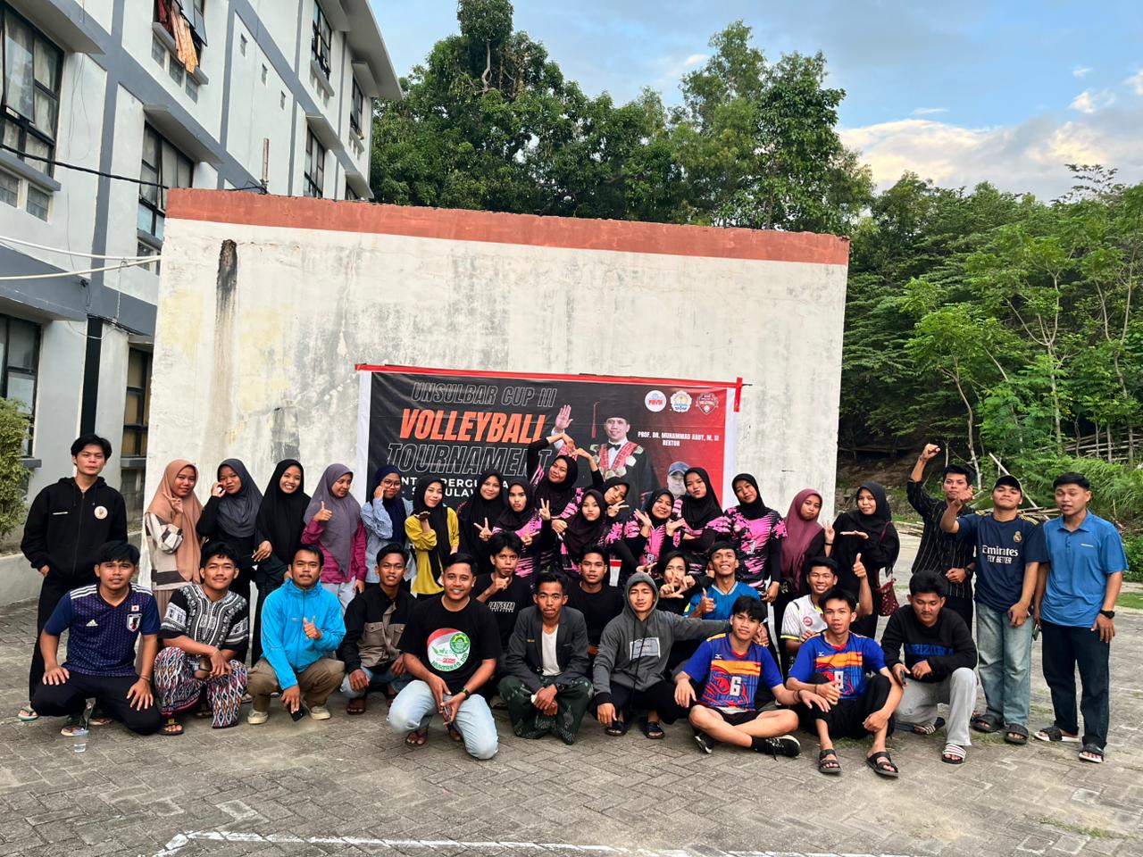 TIM VOLI PUTRI STAI DDI MAJENE BERLAGA DI TURNAMEN UNSULBAR CUP ANTAR PERGURUAN TINGGI