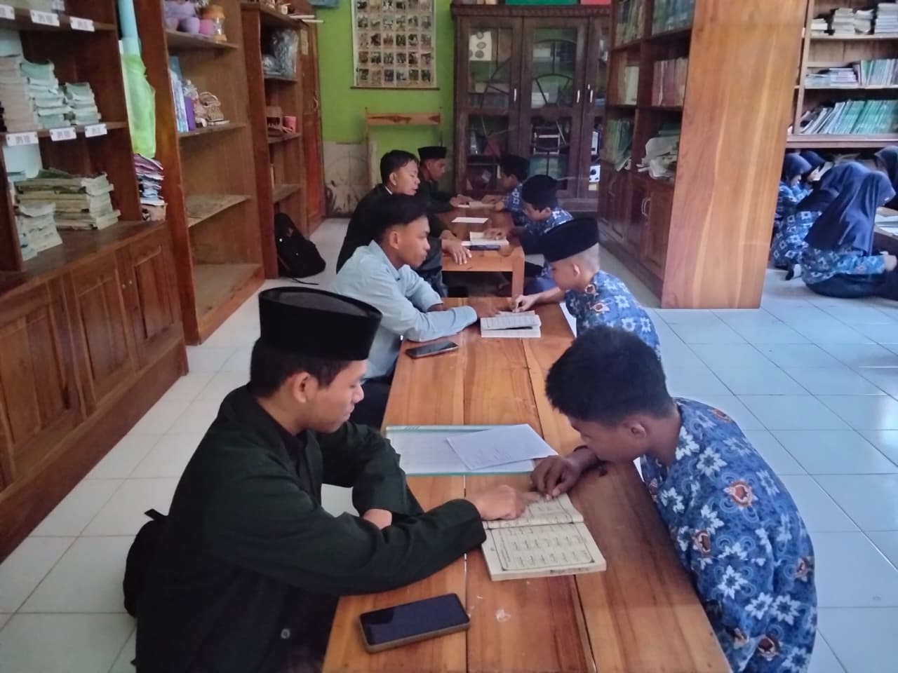Gerakan Qur’ani Berkelanjutan: Sinergi STAI DDI Majene dan MTs DDI Majene Hidupkan Program BBAQ Mingguan