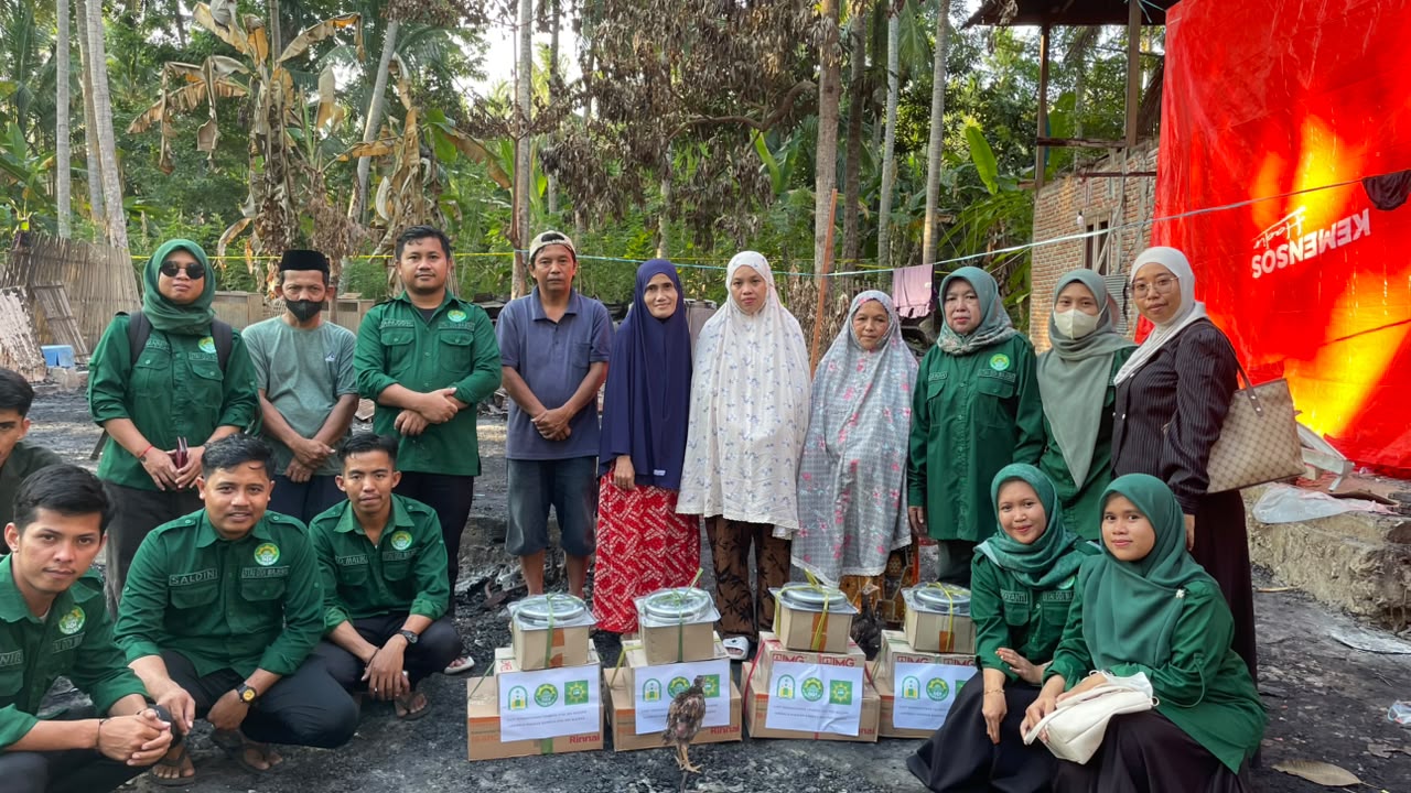 STAI DDI Majene Tebar Kepedulian, Salurkan Bantuan Kemanusiaan bagi Korban Kebakaran di Galung