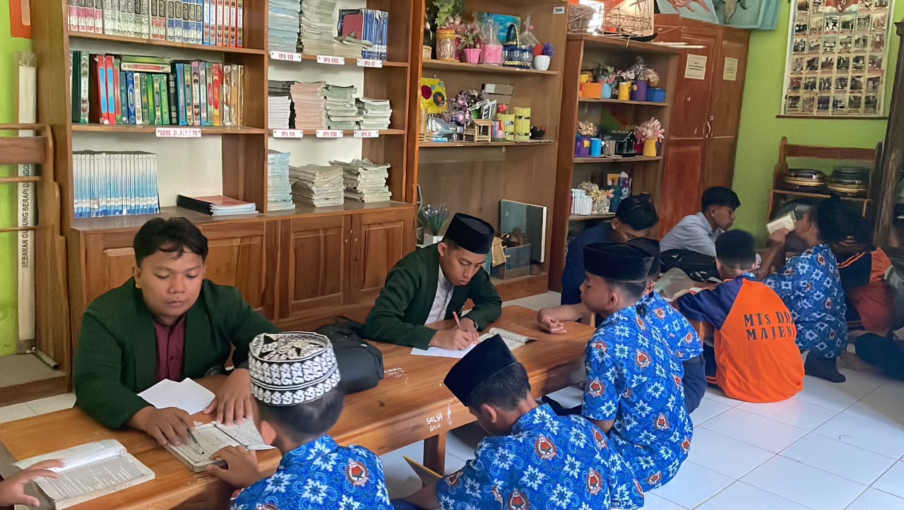 Sinergi Pendidikan dan Keagamaan, STAI DDI Majene Dampingi Program BBAQ di MTs DDI Majene